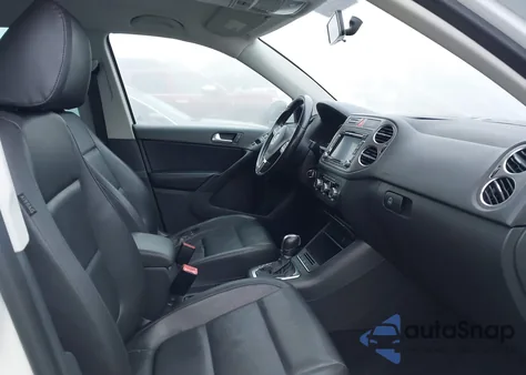 2011 Volkswagen Tiguan Se z USA, uszkodzony, nr VIN WVGAV7AXXBW522138